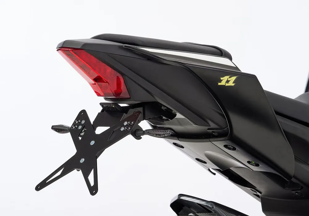 Jetzt Bestellen PROTECH X-SHAPE Kennzeichenhalter SET mit Reflektor und Beleuchtung Alu & Stahl Schwarz für YAMAHA YZF-R125