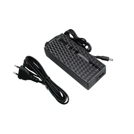 Must-Have Akku Ladegerät 42 V / 2Ah für E-Scooter Batterien